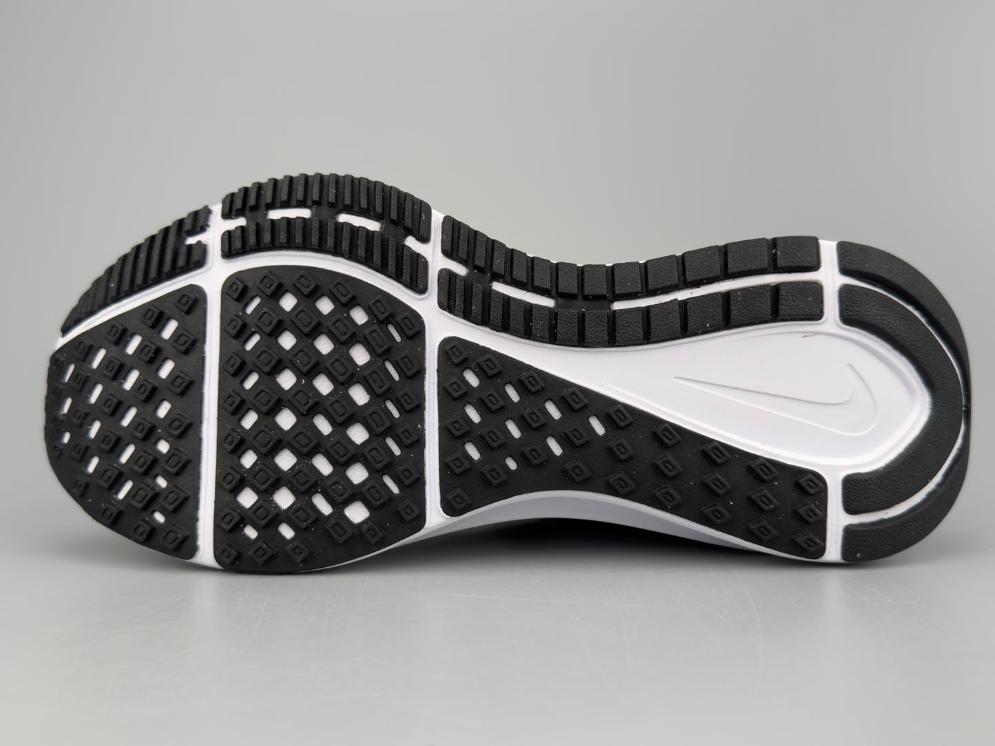 Nike Winflo 8 Running Shoes - White/Black/Gold