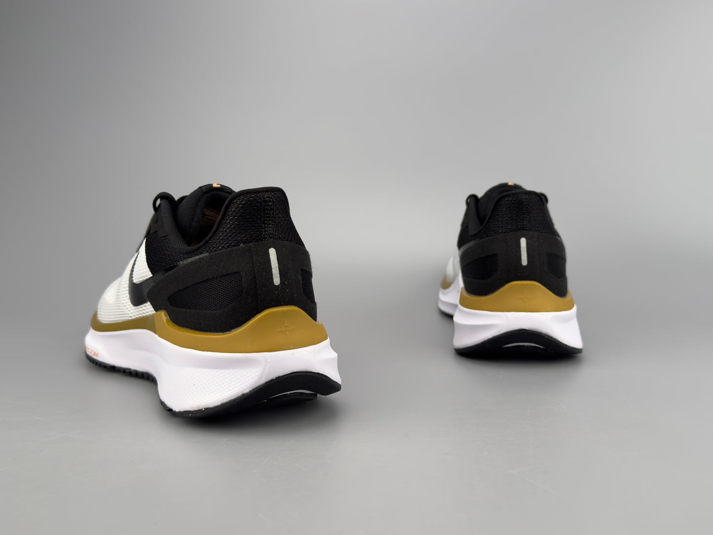 Nike Winflo 8 Running Shoes - White/Black/Gold