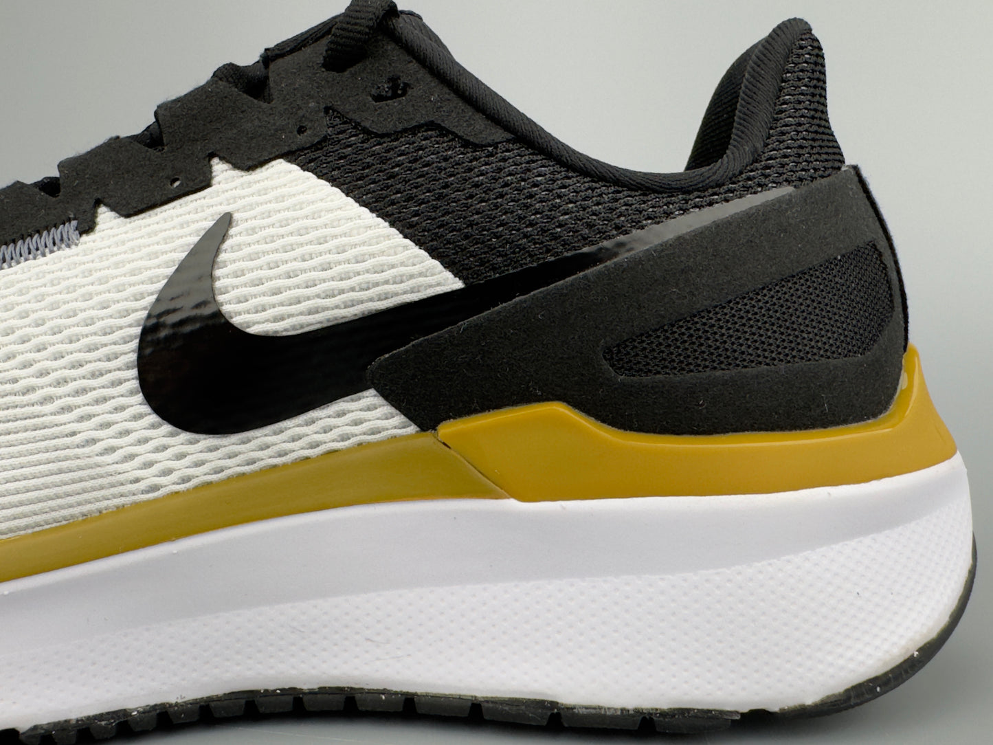 Nike Winflo 8 Running Shoes - White/Black/Gold