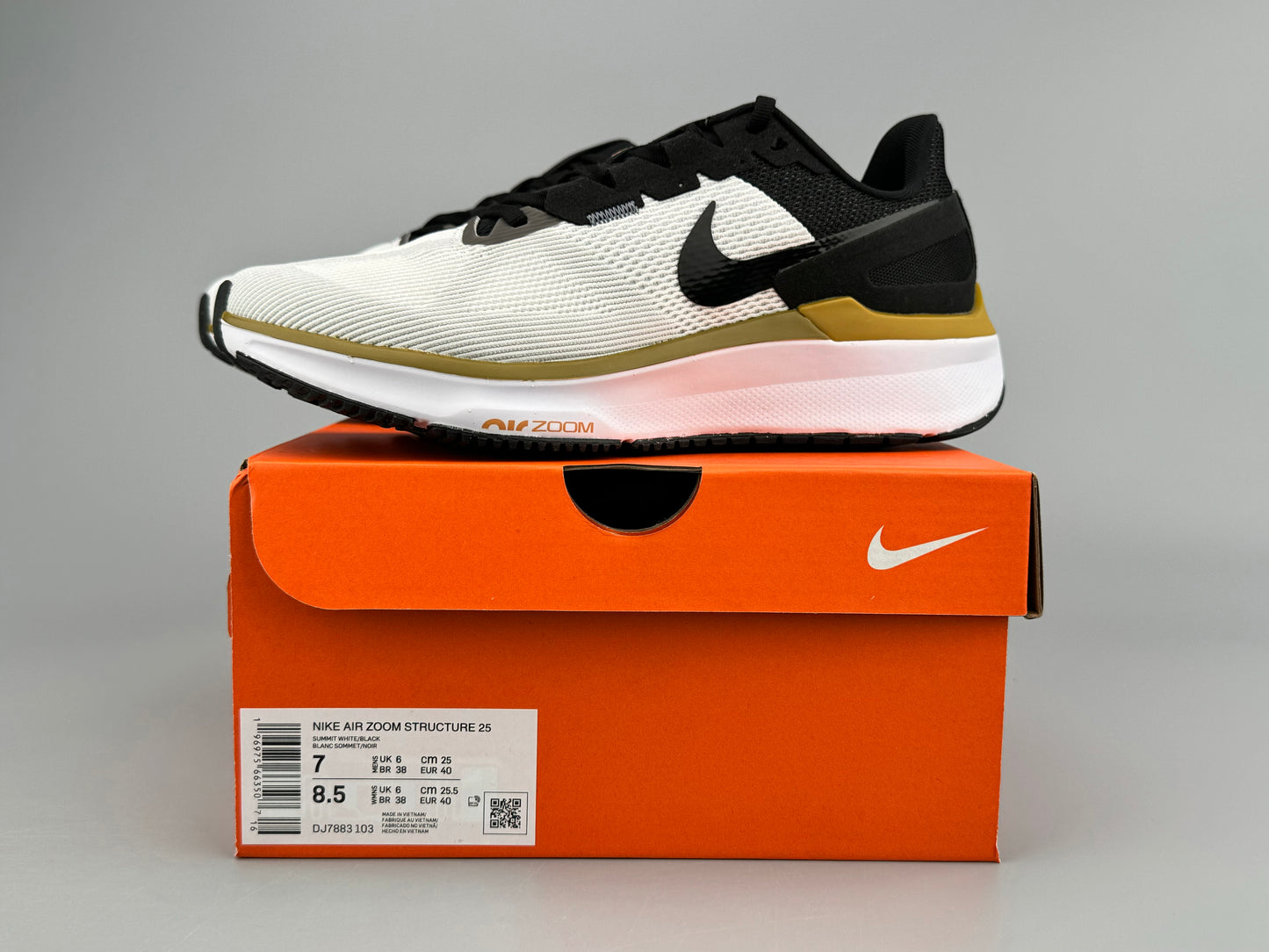 Nike Winflo 8 Running Shoes - White/Black/Gold