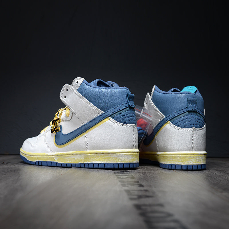 Nike SB Dunk High "Doraemon"