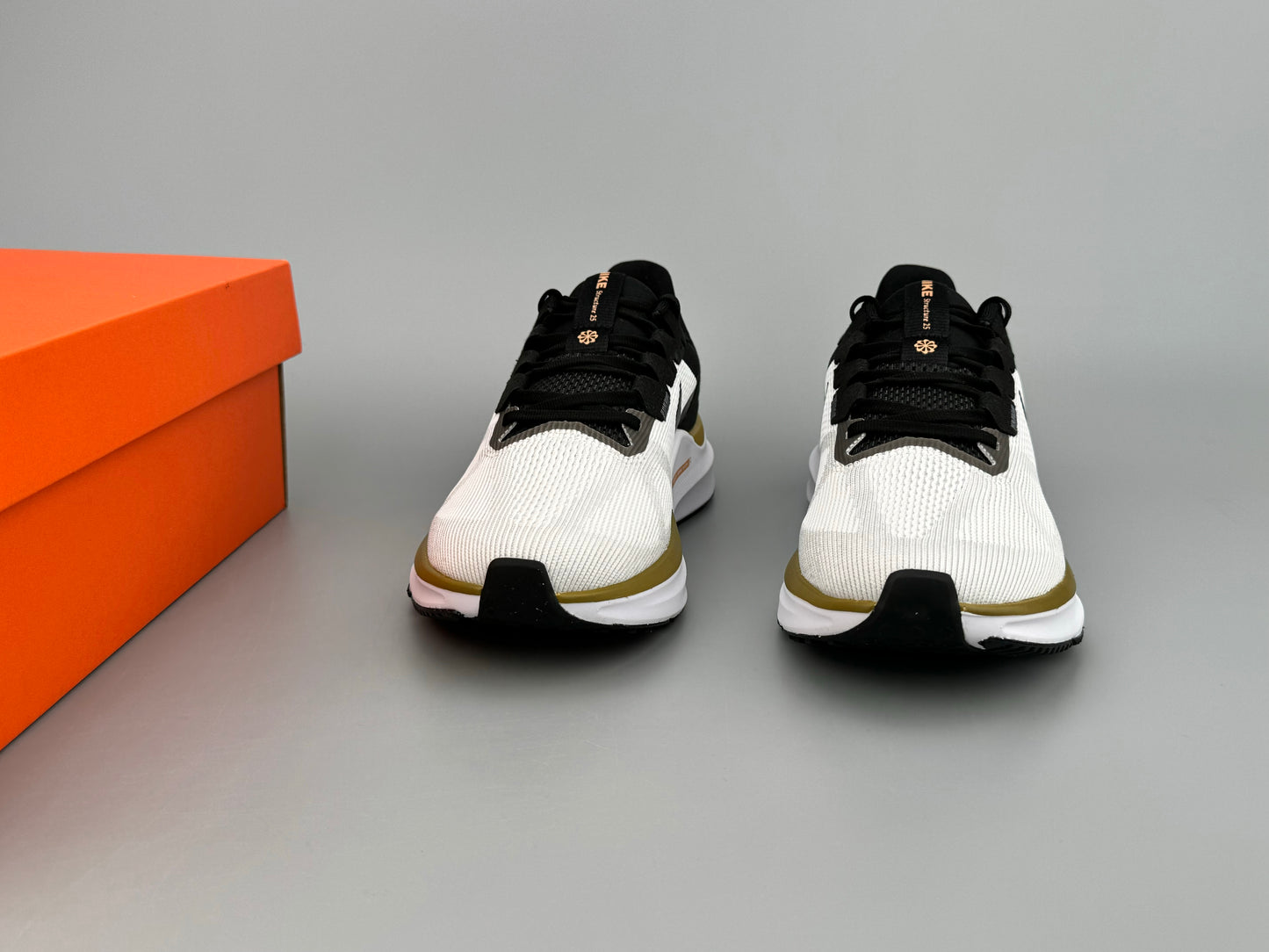Nike Winflo 8 Running Shoes - White/Black/Gold